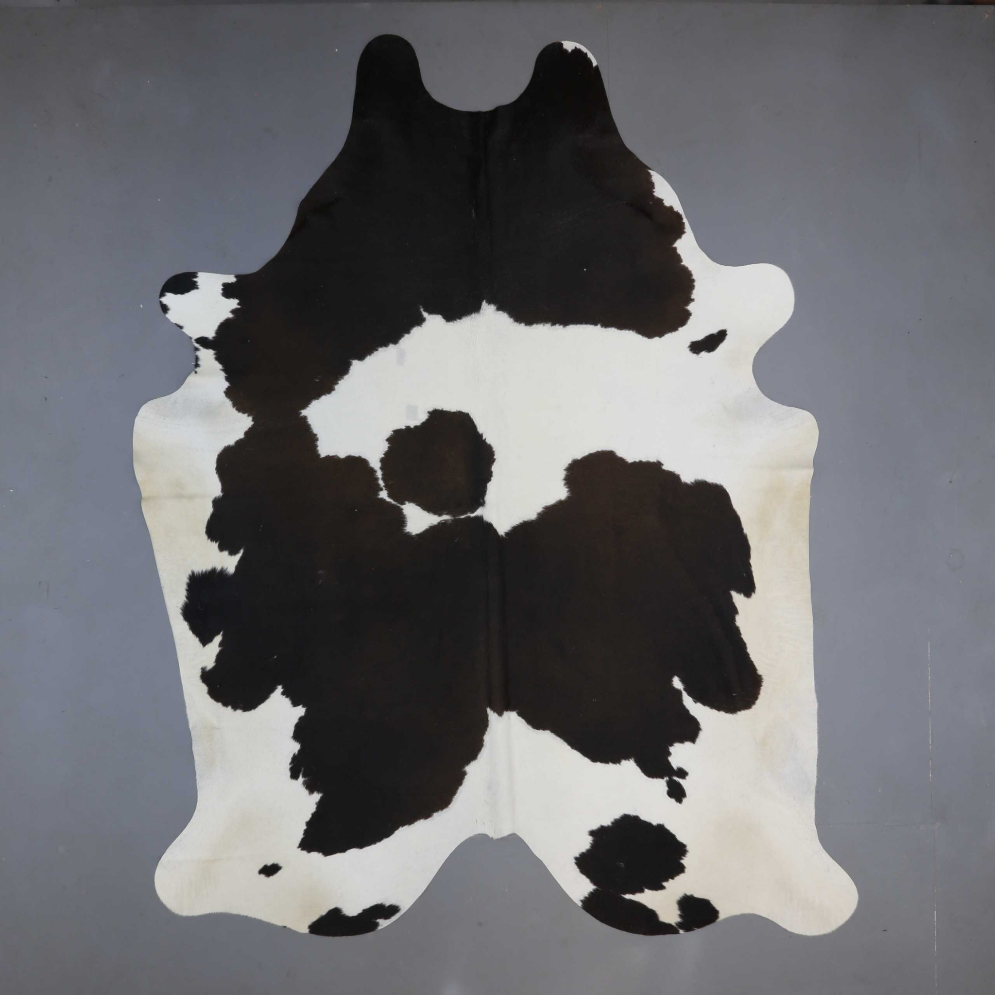 Cowhide Rug - Black and White 